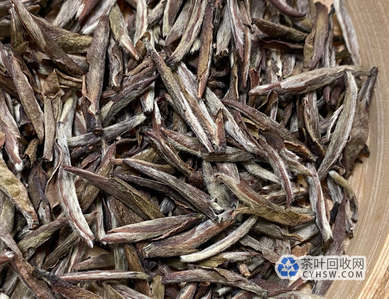 白茶收藏避坑指南：银针和寿眉到底怎么选？