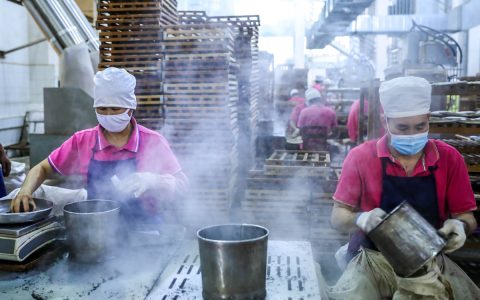 老普洱回收圈炸了！这个团队带着 "鉴茶神器" 上门，藏家：终于等到懂行的了