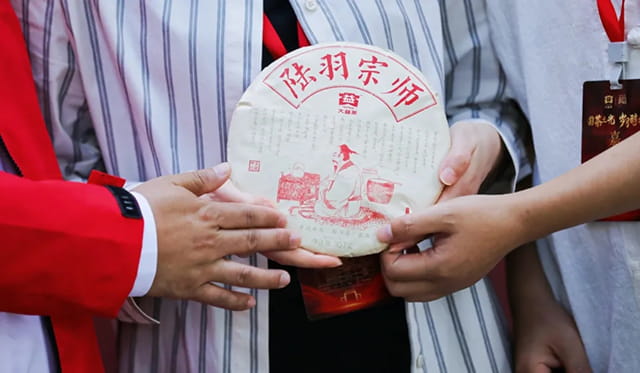 大益中期茶回收热潮：藏茶变现的黄金门道与避坑指南