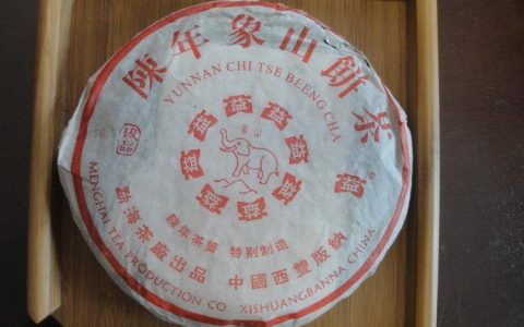 家里翻出大益老普洱生茶？这通电话让沉睡的茶饼重获新生！