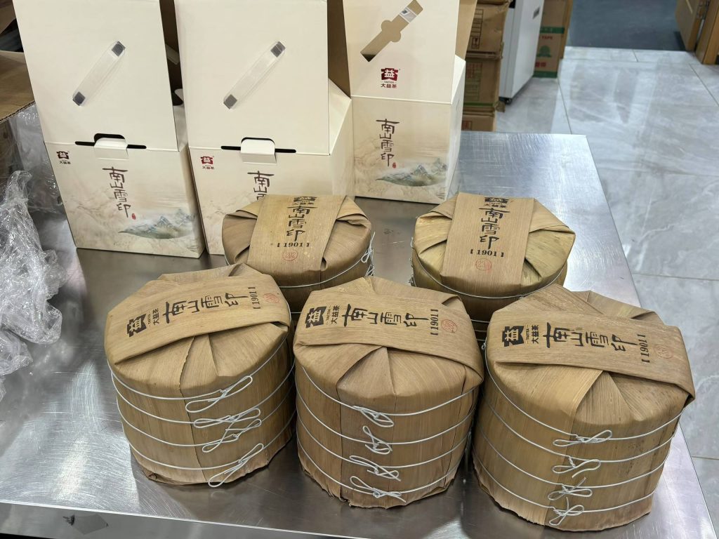 香港茶客出国前的普洱茶变现之旅