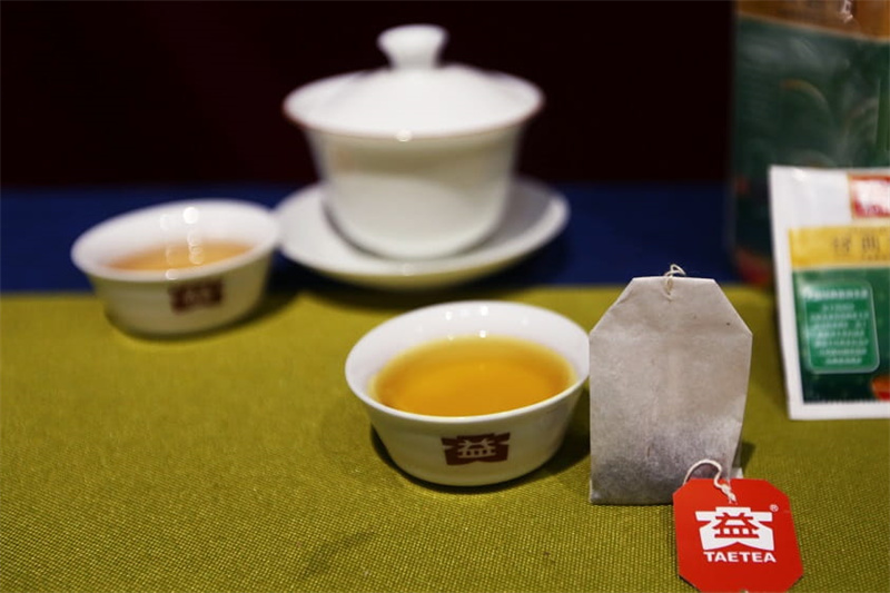 普洱茶回收时的 “汤色判断”：从金黄到深红，不同色泽背后的价格密码