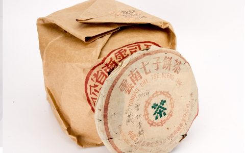 老茶回收案例：70 年代勐海茶厂雪印的收藏故事与回收价格揭秘